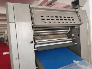 Beignet automatique de coupeur d'hexagone faisant la machine avec le système de recouvrement de la pâte modulaire fournisseur